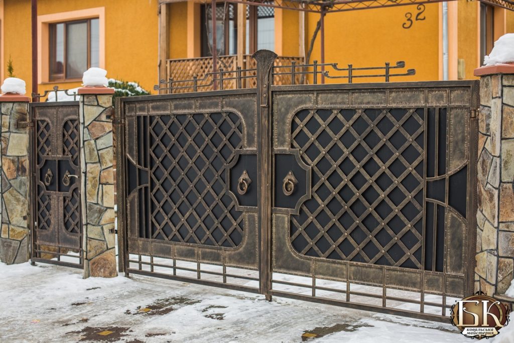 Дизайн ворот с калиткой для частного дома