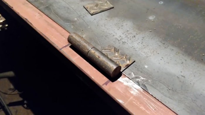 Как ровно и правильно приварить петли на стальную дверь или калитку