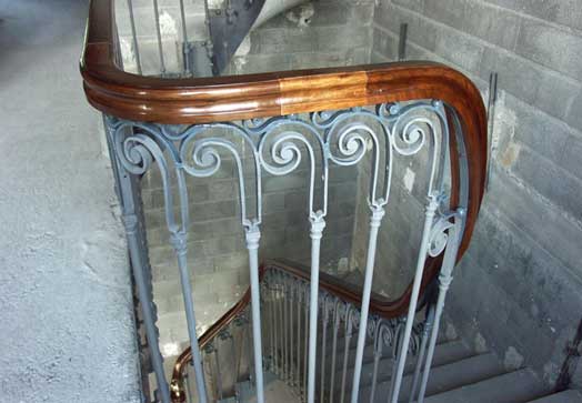 how to make a curved wooden handrail